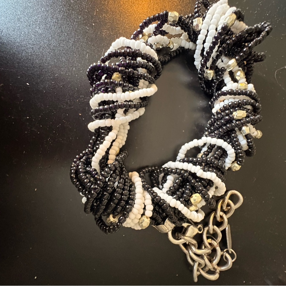 Elegant Black and White Beaded Bracelet